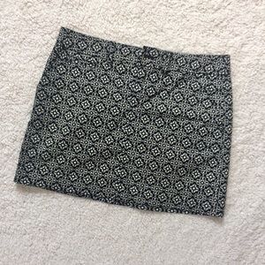 Old Navy black and white printed skirt